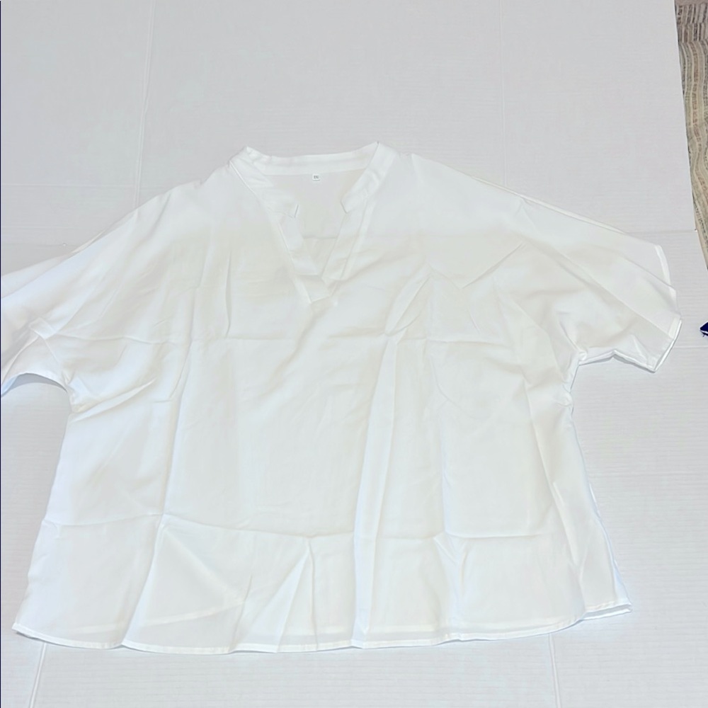 Elegant White Women's XXL Polyester Top
Sleeve detail. Perfect for office.